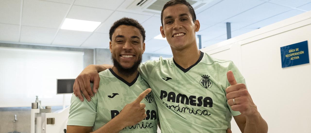 Danjuma y Mandi, el pasado martes en el último día de exámenes médicos previos al inicio de la pretemporada del Villarreal CF.