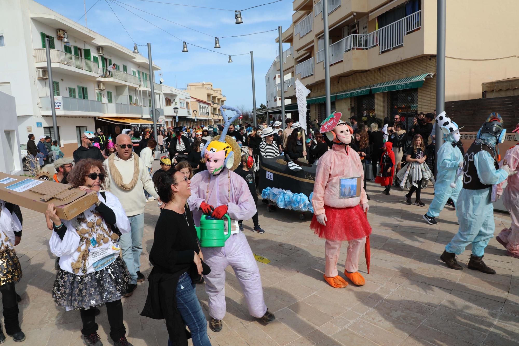 Todas las imágenes de la rúa de Carnaval en Formentera 2023