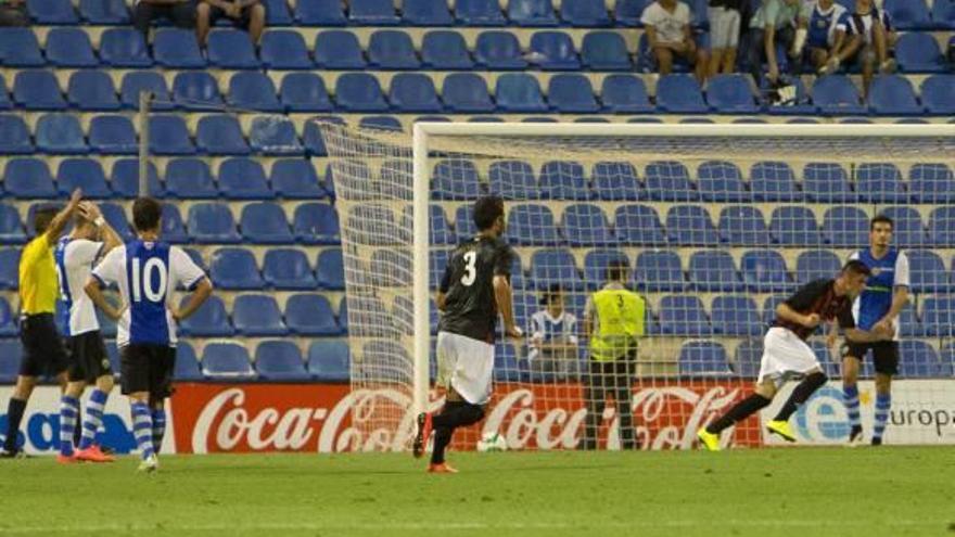 Los jugadores del Reus celebran el segundo gol.