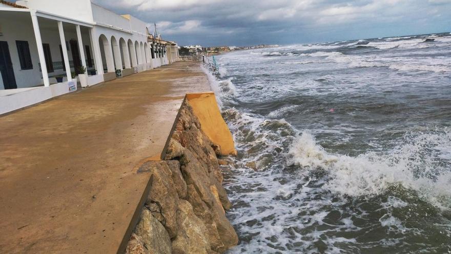 Mazón anuncia una medida de protección de las costas ante el deslinde de la playa de Dénia