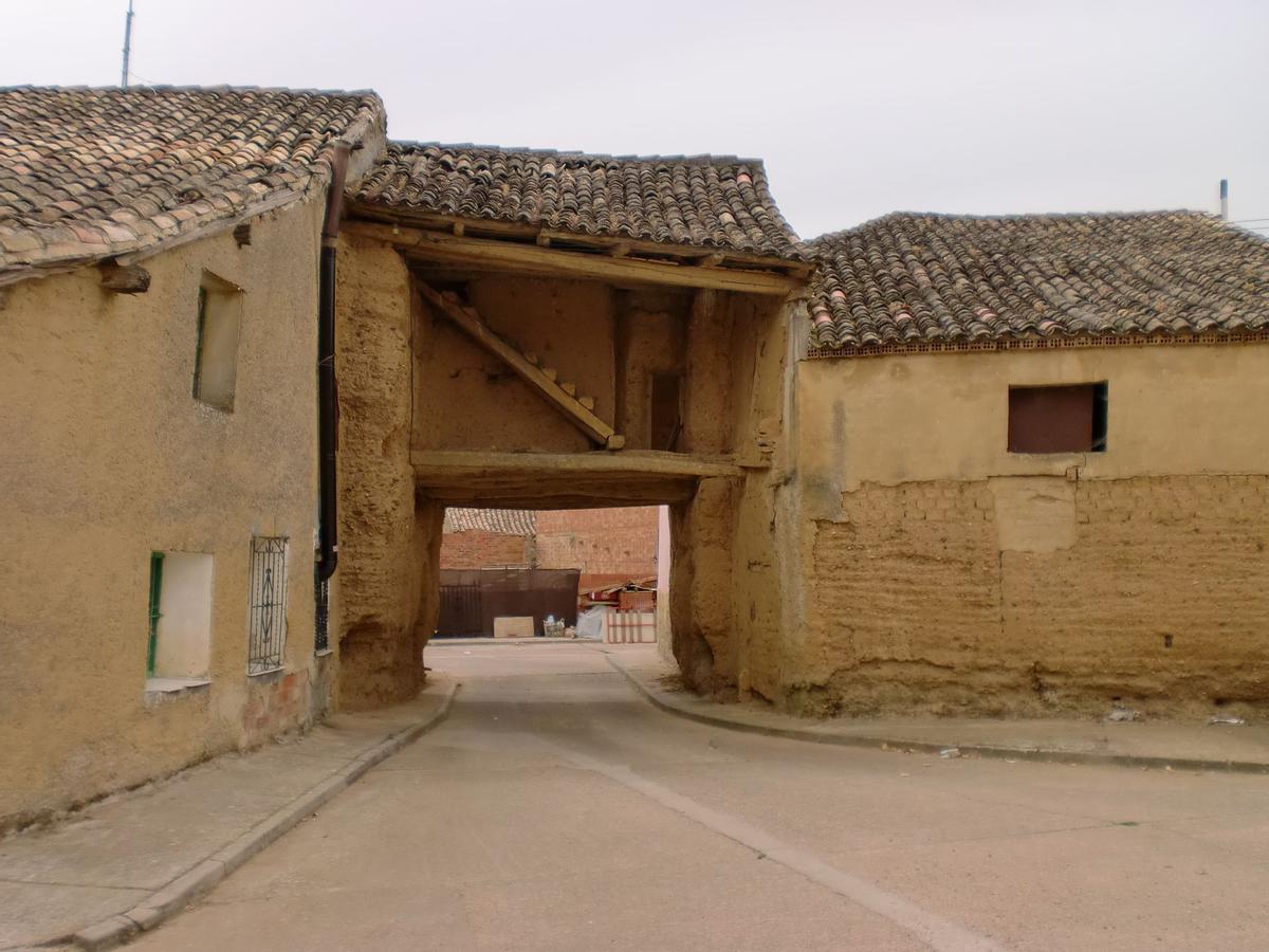 Vista de una calle de Arenillas del Riopisuerga, en Burgos.