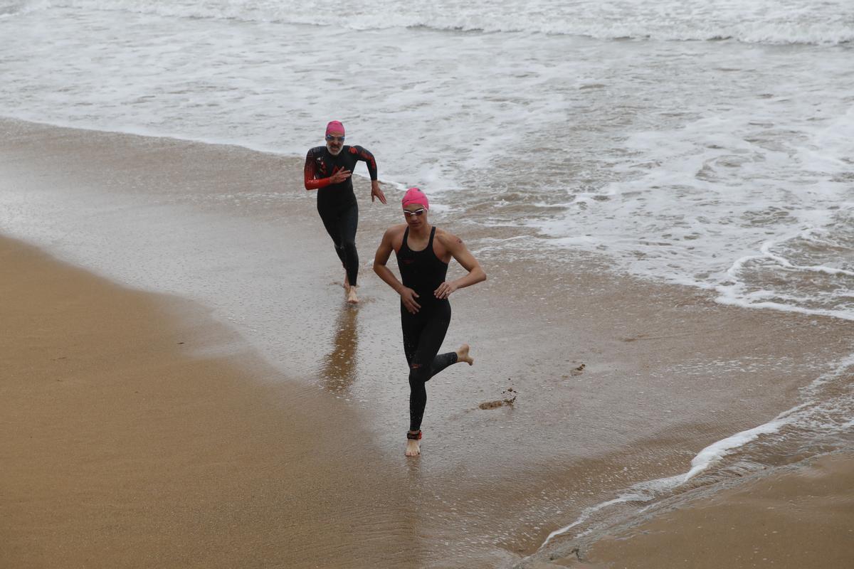 En imágenes: Travesía a nado por el día de San Pedro en Gijón En imágenes: Travesía a nado por el día de San Pedro en Gijón