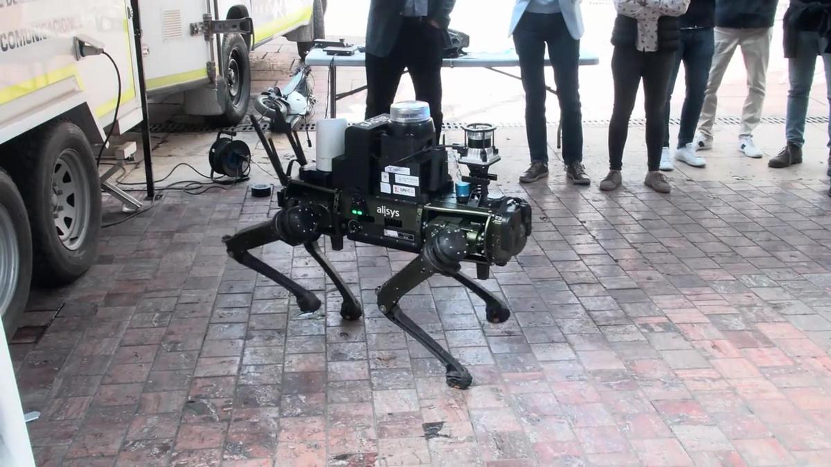 La policía local de Málaga presenta un robot cuadrúpedo