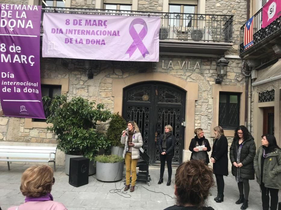 Concentració davant l'Ajuntament de Sant Vicenç de Castellet