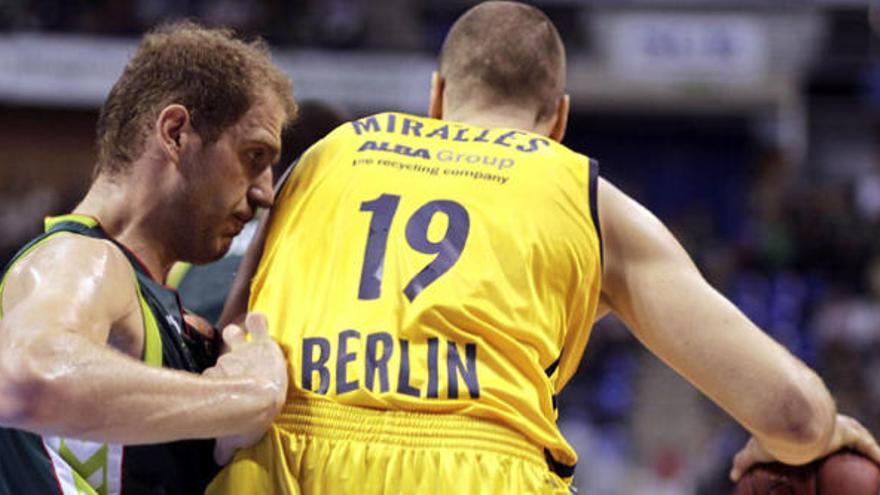 El Unicaja pasa el muro de Berlín