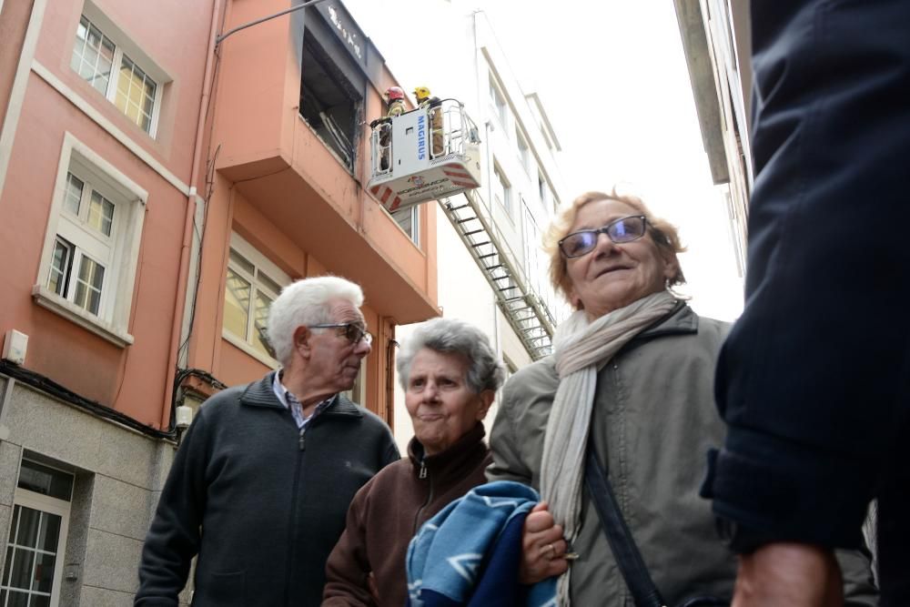 Inhaló humo procedente de la habitación contigua en la que se había generado el incendio.