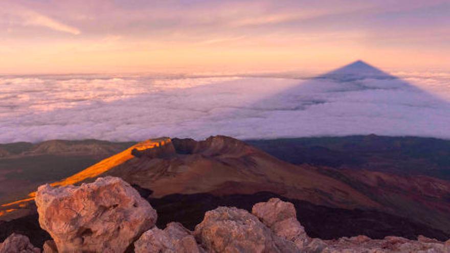 La película trata sobre el origen, los materiales y otras cuestiones relacionadas con este singular paraje tinerfeño que fue modelado por la naturaleza durante 170.000 años