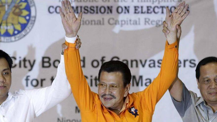 El expresidente Estrada gana las elecciones para la alcaldía de Manila