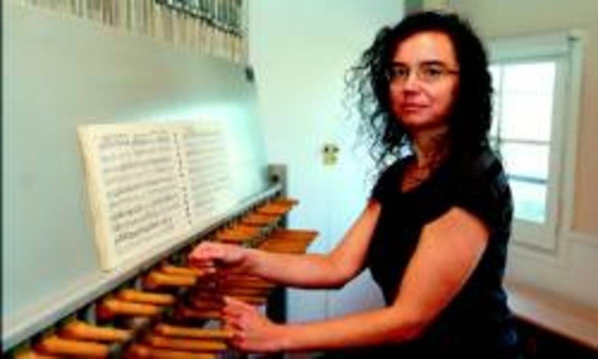 Anna M. Reverté. Anna M. Reverté.