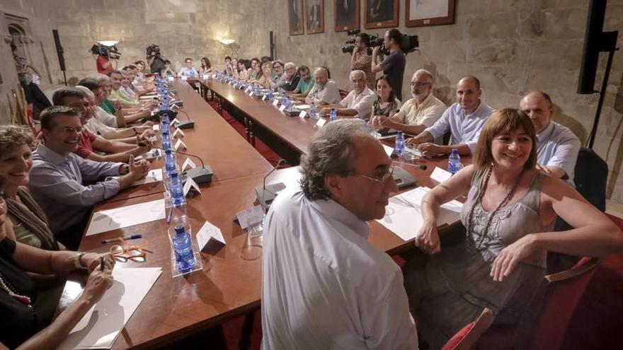 La reunión tuvo lugar en el Consolat de Mar y reunió a una treintena de representantes del sector educativo.