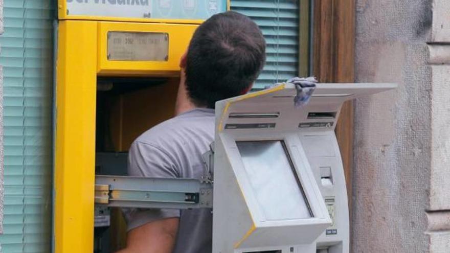 88.000 murcianos tienen bloqueadas sus cuentas bancarias por impagos