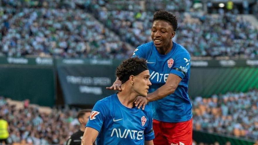 Héctor Fort inicia las despedidas del Elche: 