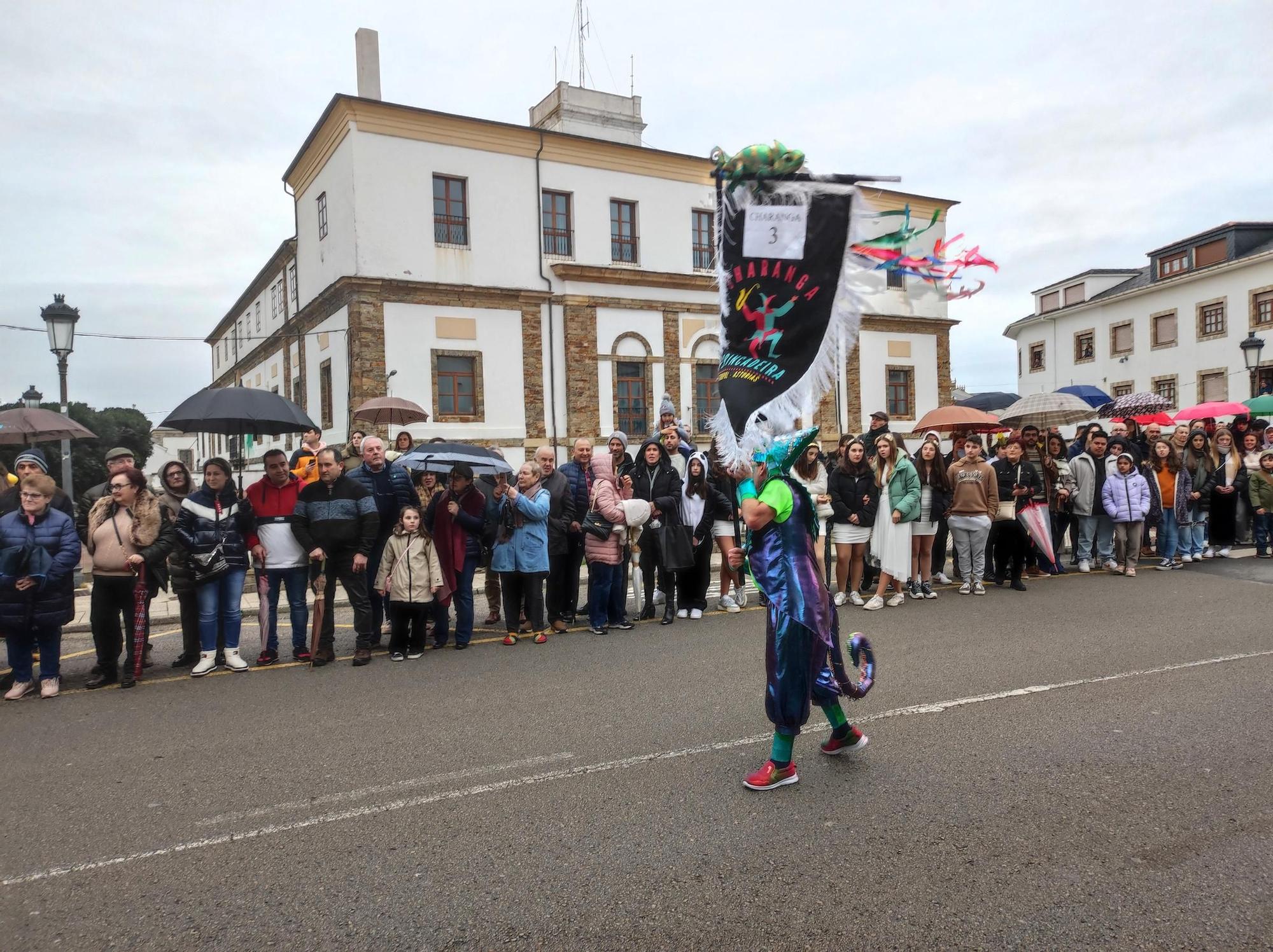 En imágenes: Las calles de Tapia se llenan para ver su vistoso desfile de Carnaval