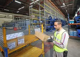 Stellantis libera 5.000 m2 en Balaídos para preparar los envíos por contenedor a Argelia