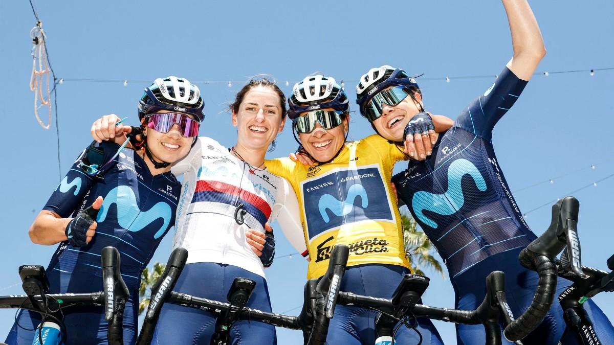 Las ciclistas del Movistar celebrando el triunfo