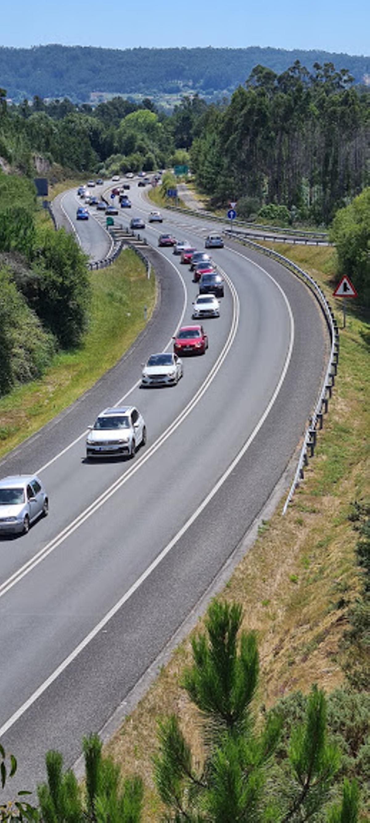 La vía rápida de Sanxenxo en verano.
