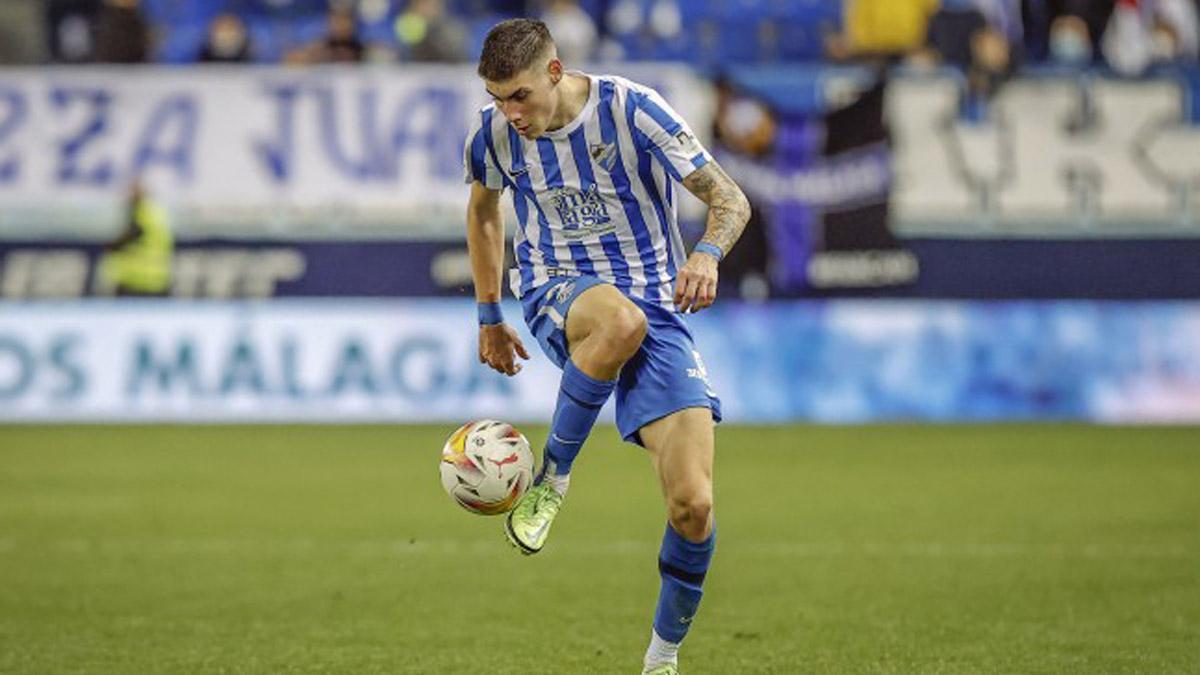 Roberto, en un partido con la camiseta del Málaga CF