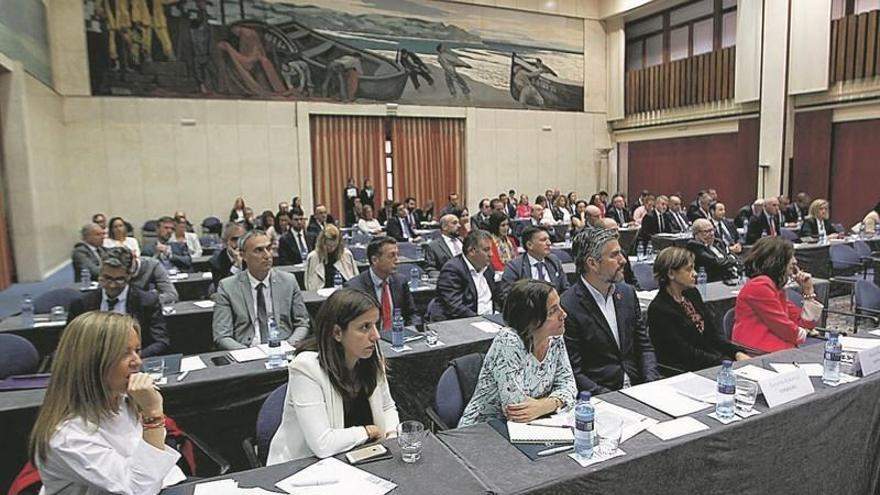 Los directivos que ayer asistieron a los coloquios en la jornada de la APD sobre competitividad.