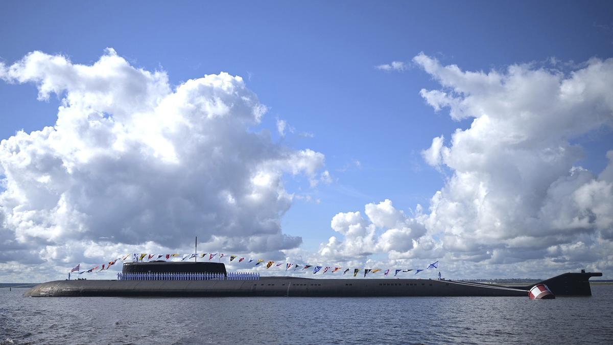 El submarino ruso 'K-266 Orel' en un acto en Kronstadt, Rusia