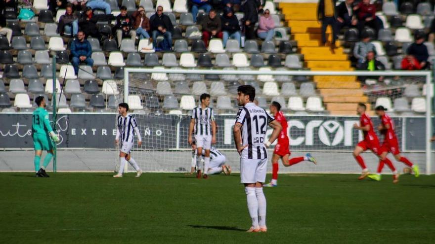 El Badajoz se queda a medias