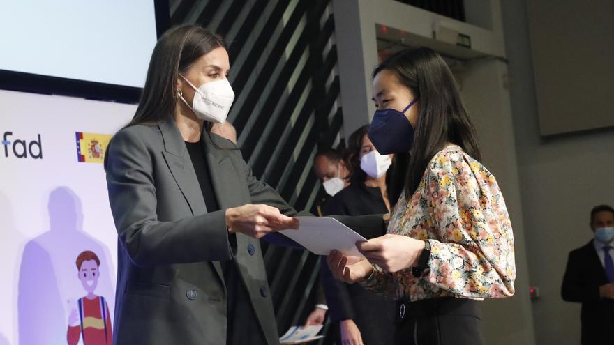 Una alumna de Huesca recibe de manos de la Reina Letizia el premio Info_Influencers de la FAD y Google