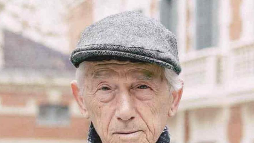 Theodor Kallifatides
Homero vuelve a escribir la Iliada