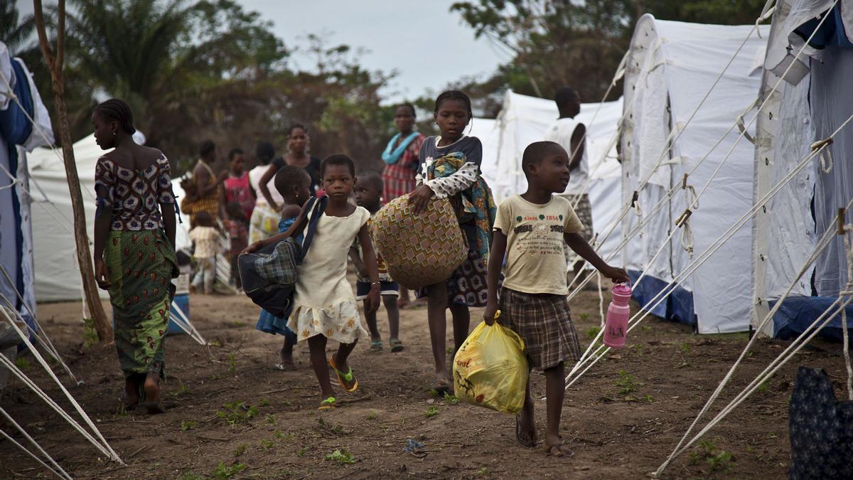 Niños africanos un campamentos de acogida