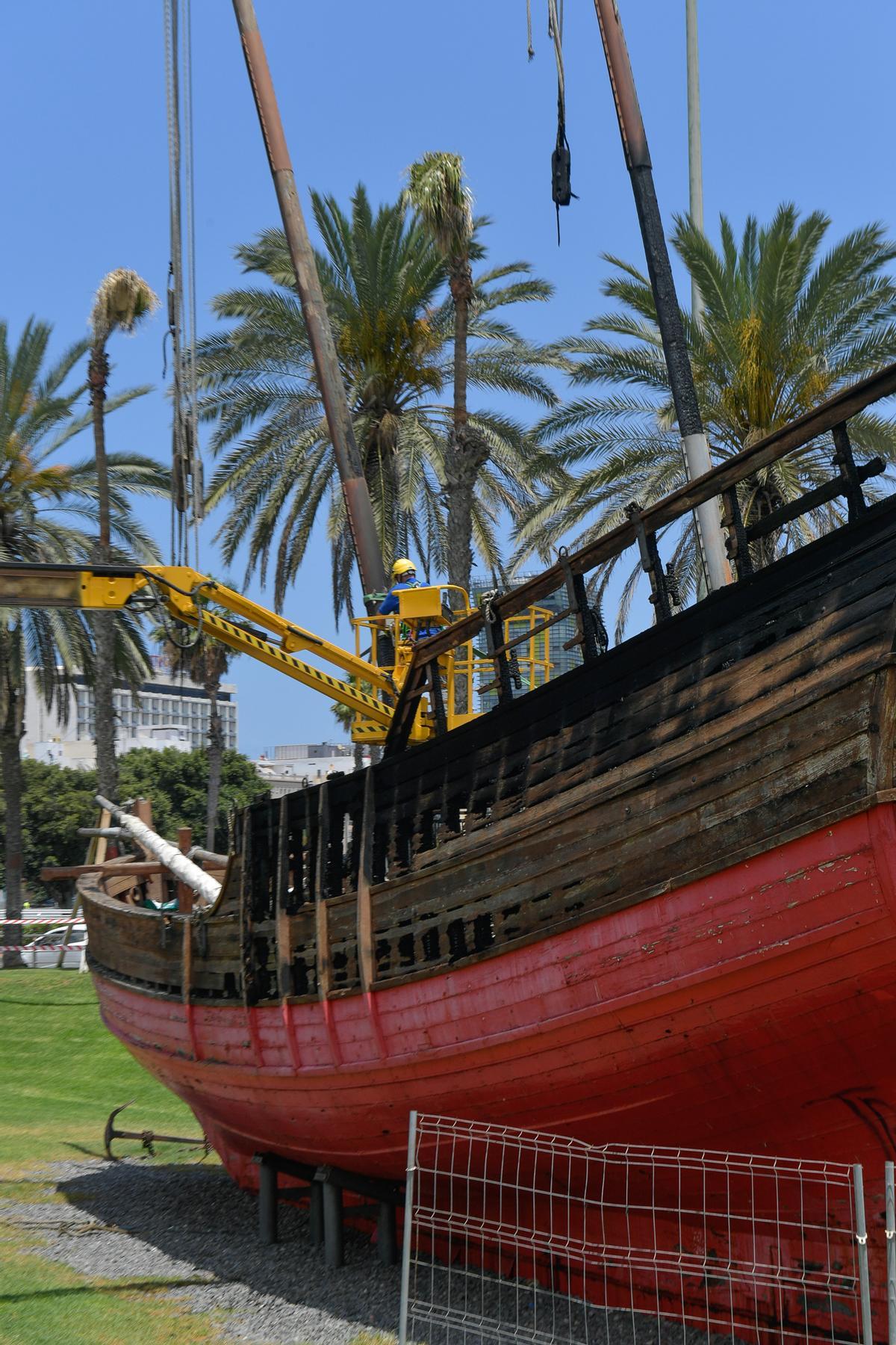 Arde la réplica de 'La Niña' en el Parque de Santa Catalina