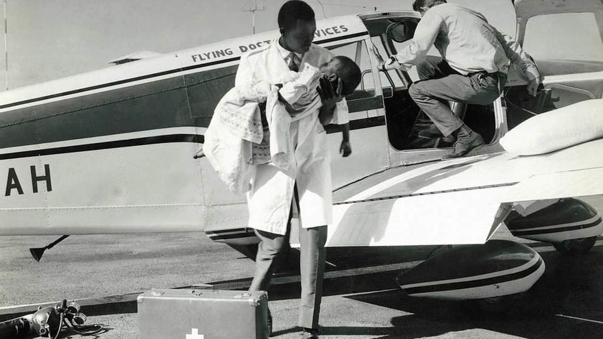 Un servicio de ambulancia aérea &quot;Flying Doctors&quot;, en sus primeros años de actividad.