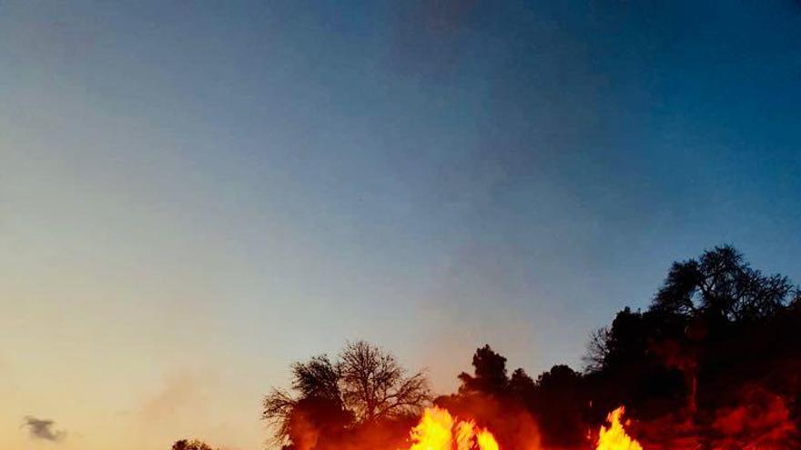 Incendio en una torre de media tensión en Serra Gelada