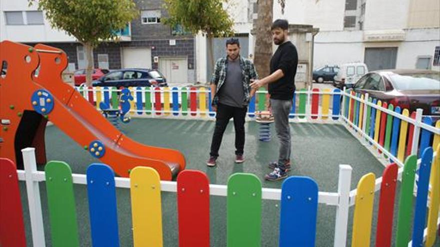 VINARÒS ESTRENA PARQUE EN EL PLAZA SANT ANDREU POR PETICIÓN VECINAL