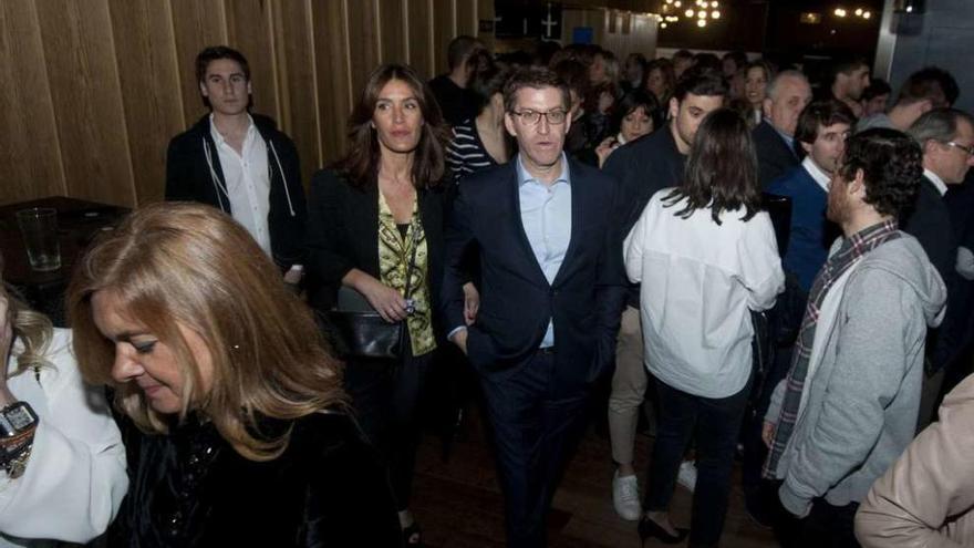 El presidente de la Xunta, Alberto Núñez Feijóo, acompañado de la directora de Zara Home, Eva Cárdenas // J. Roller