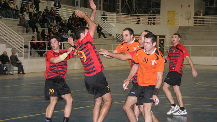 Imagen del partido disputado por el Centro Excursionista Eldense contra el Handbol Alcàsser