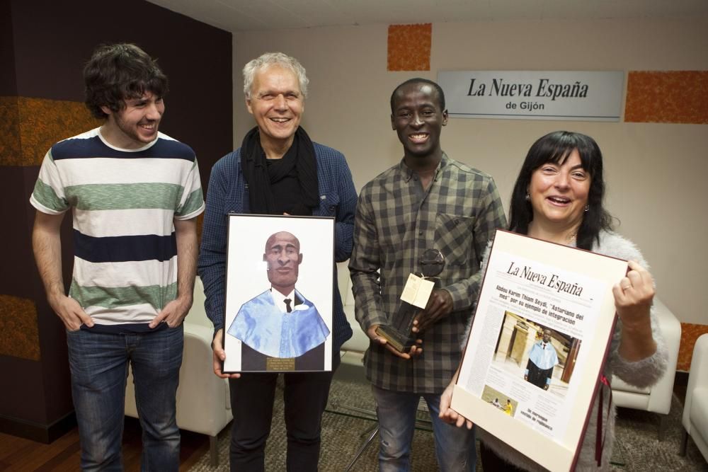 Entrega del "Asturiano del mes" a Abdou Karim