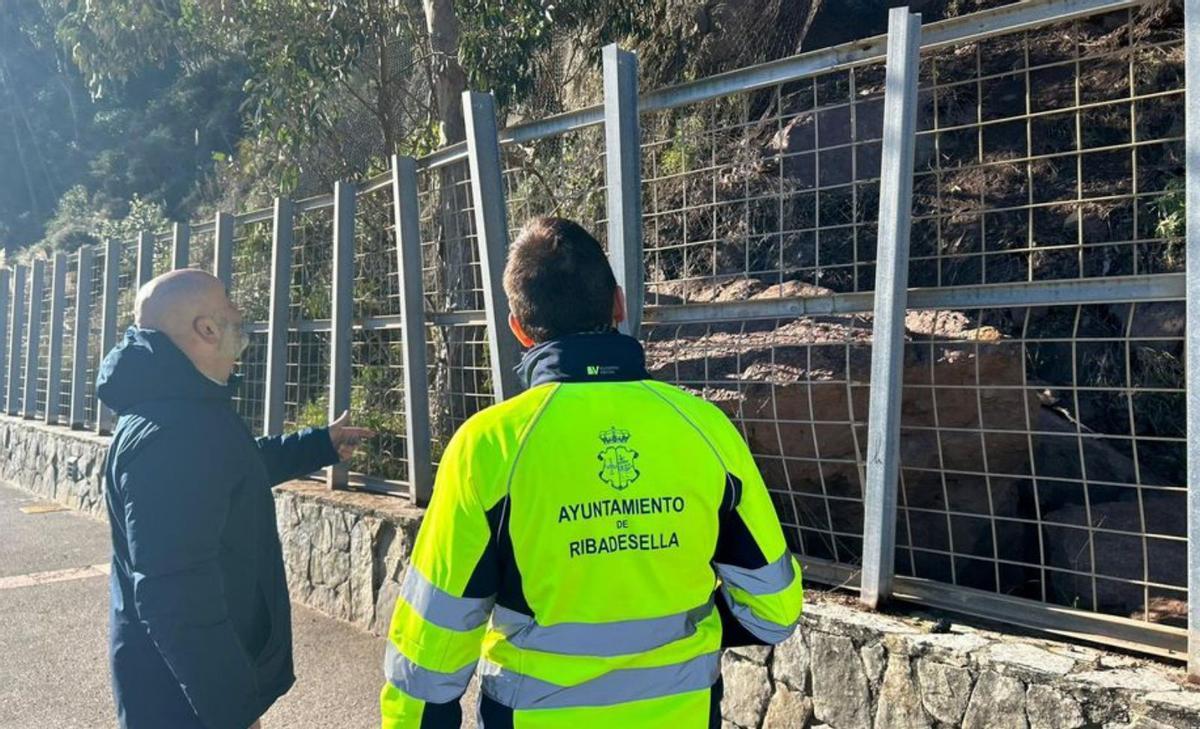 Cierran el paseo riosellano de la Punta’l Pozu por riesgo de desprendimientos