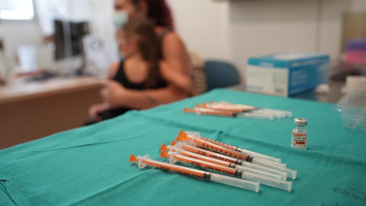 Vacunación en el centro de salud Castilla del Pino.
