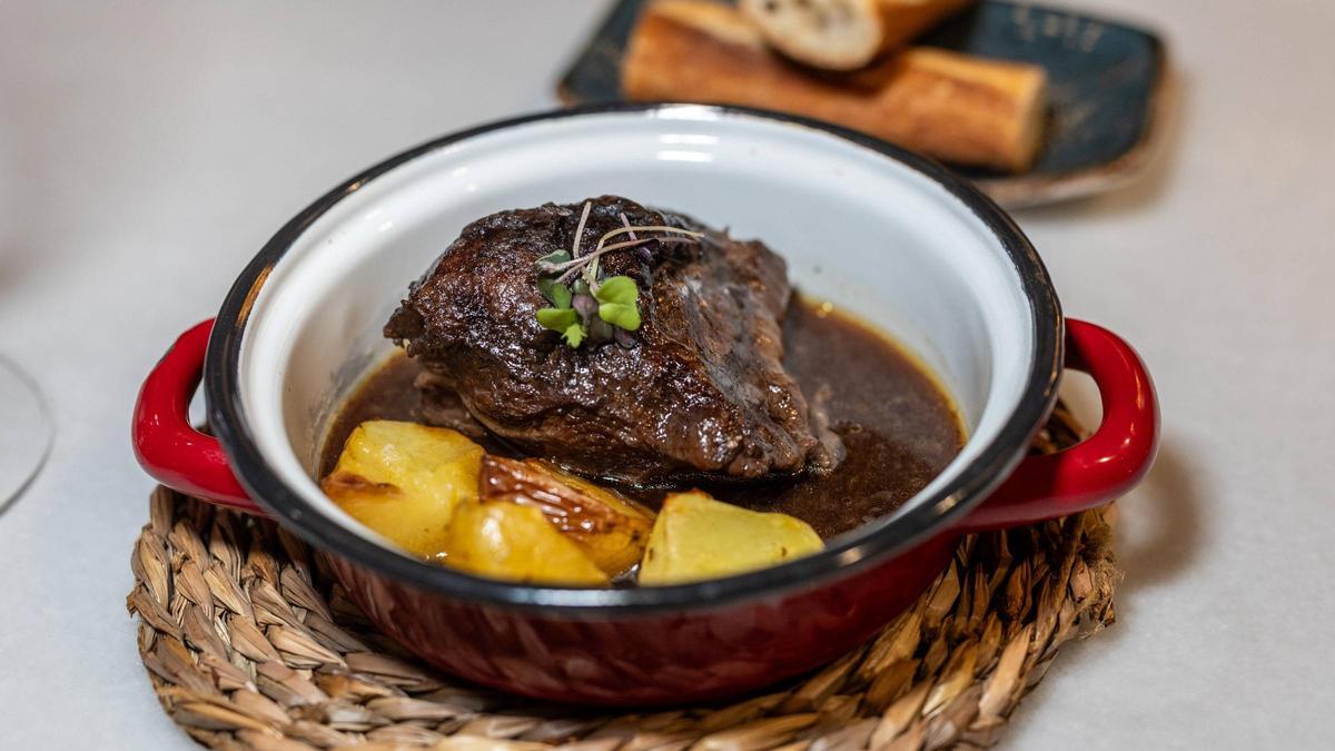 El guiso de carrillera de Queviures Serra.