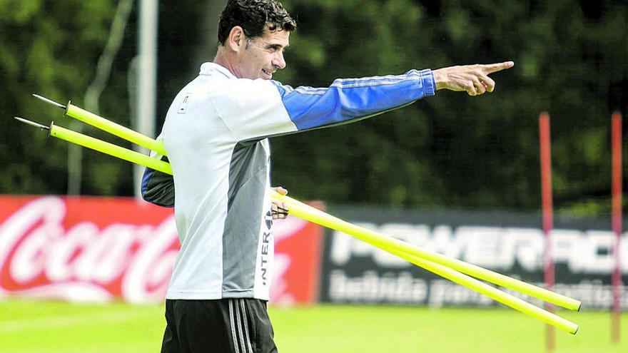 Fernando Hierro, durante un entrenamiento de esta semana en El Requexón.