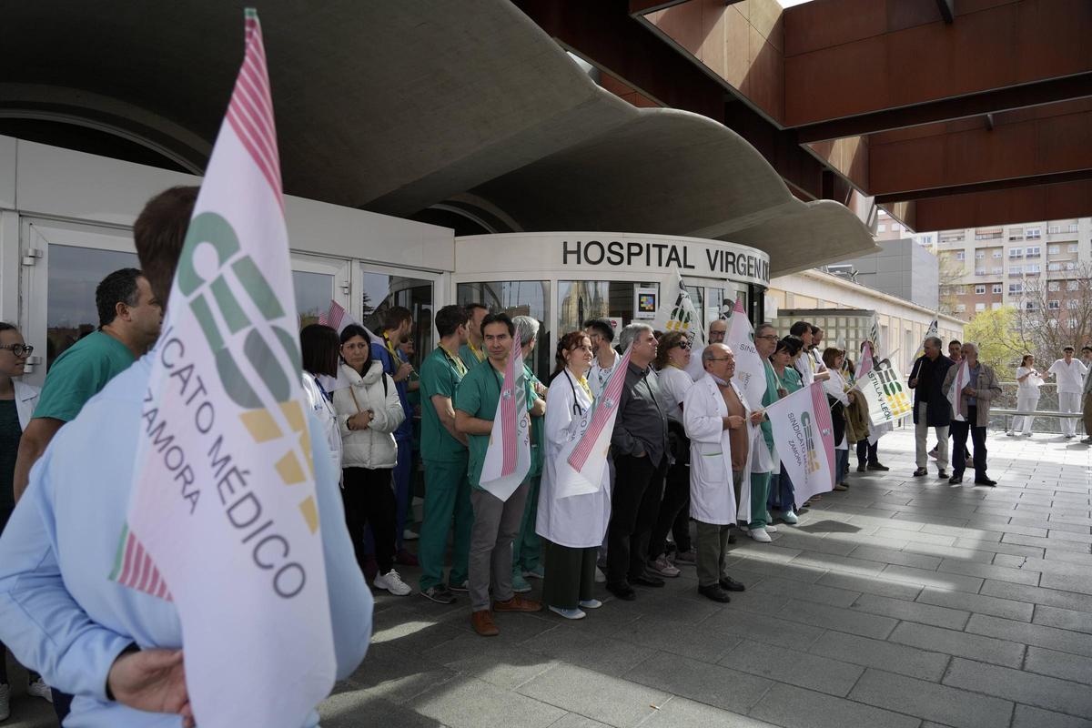 Concentración huelga de médicos en Zamora.