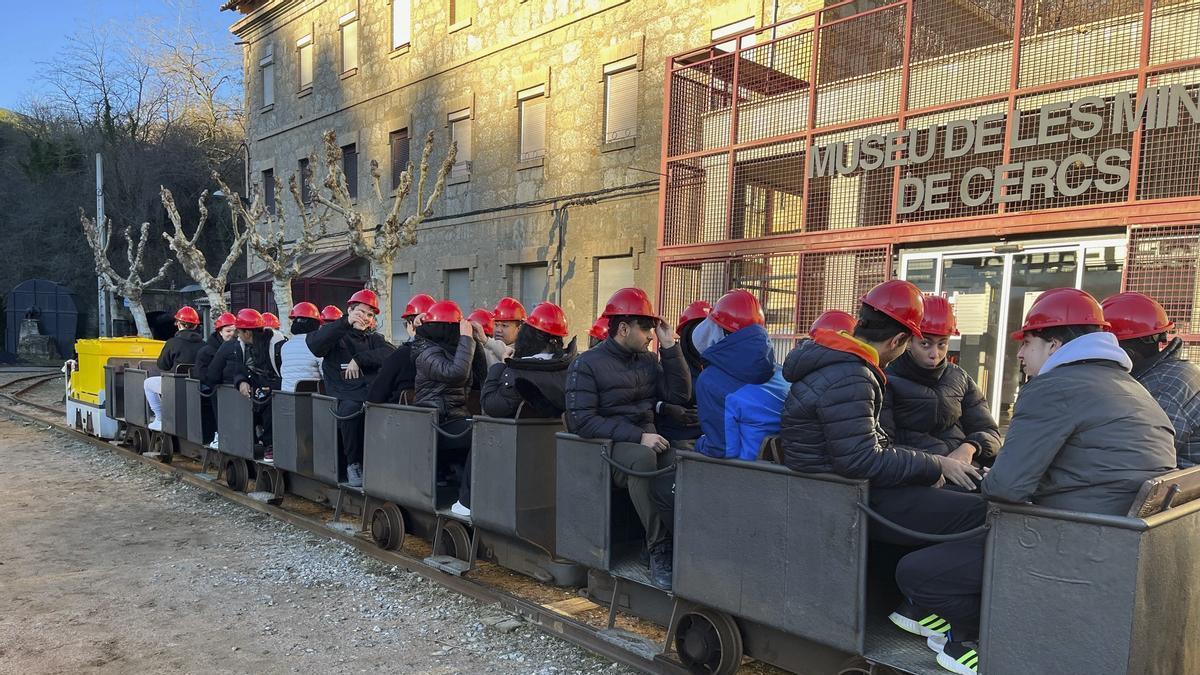 El col·legi Mare de Déu del Pilar visita el Museu de les Mines de Cercs