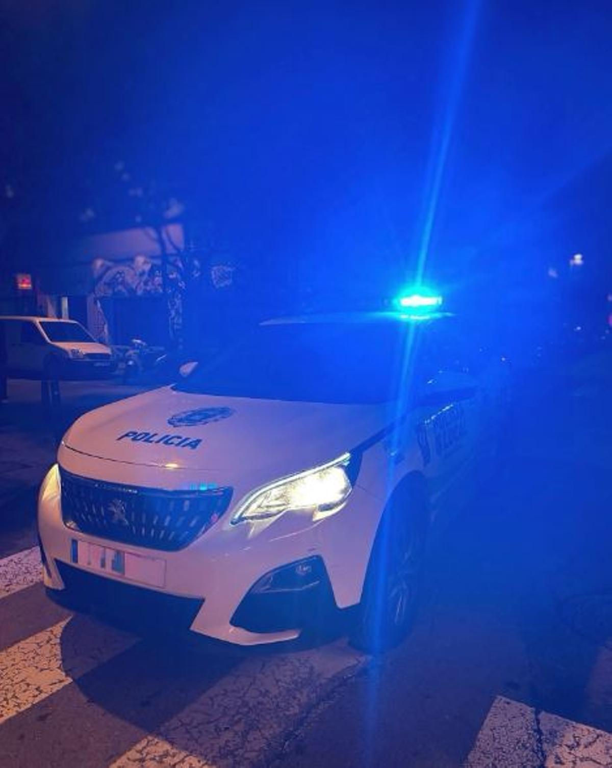Un coche patrulla.