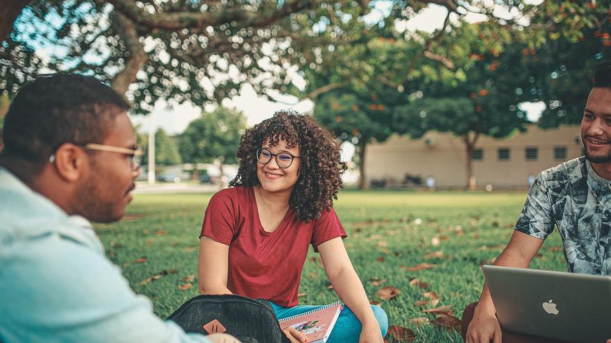 Las nueve carreras universitarias con los mejores sueldos en España