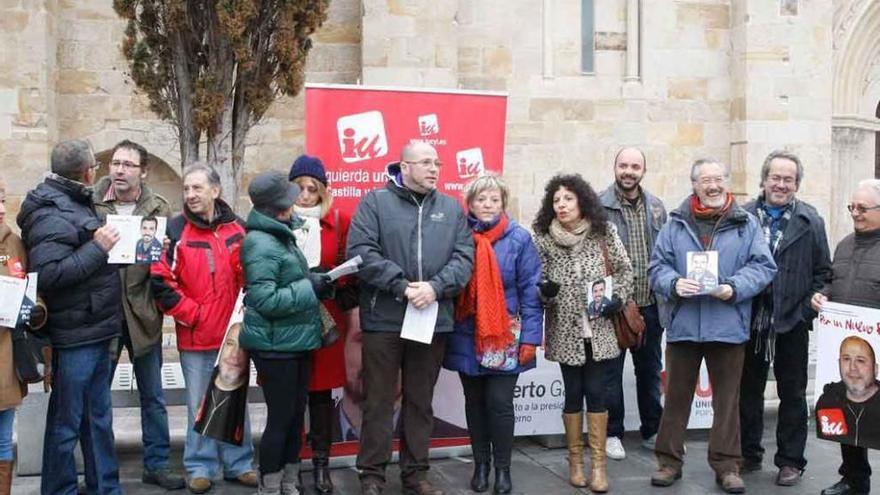 Integrantes de IU, en un acto electoral en la capital.