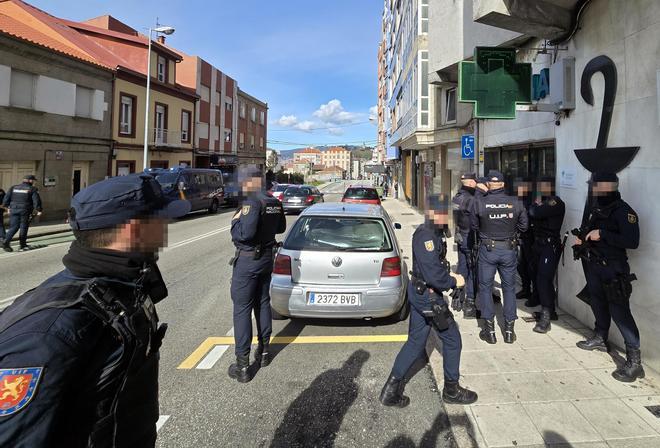 La Policía Nacional se moviliza en Teis en una operación antidroga