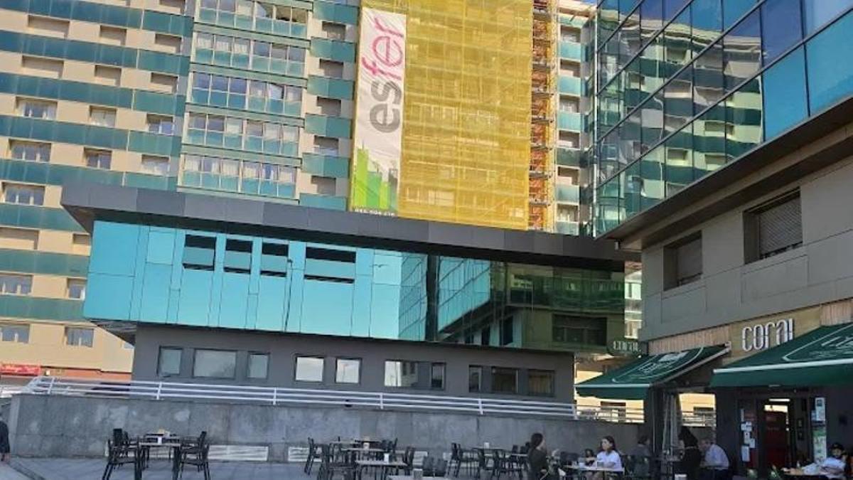 Edificio de La Arena que acoge la sede vecinal y el centro de mayores.