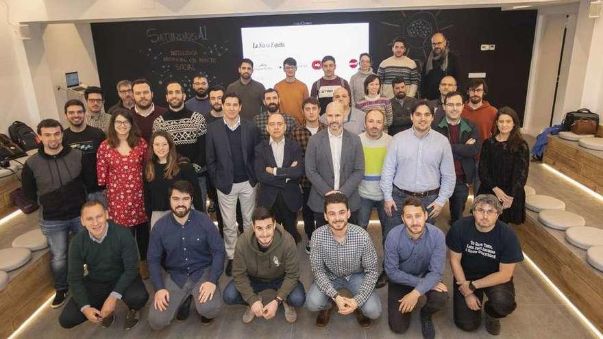 Ponentes y alumnos, ayer en el espacio de innovación de GAM, en Granda (Siero).