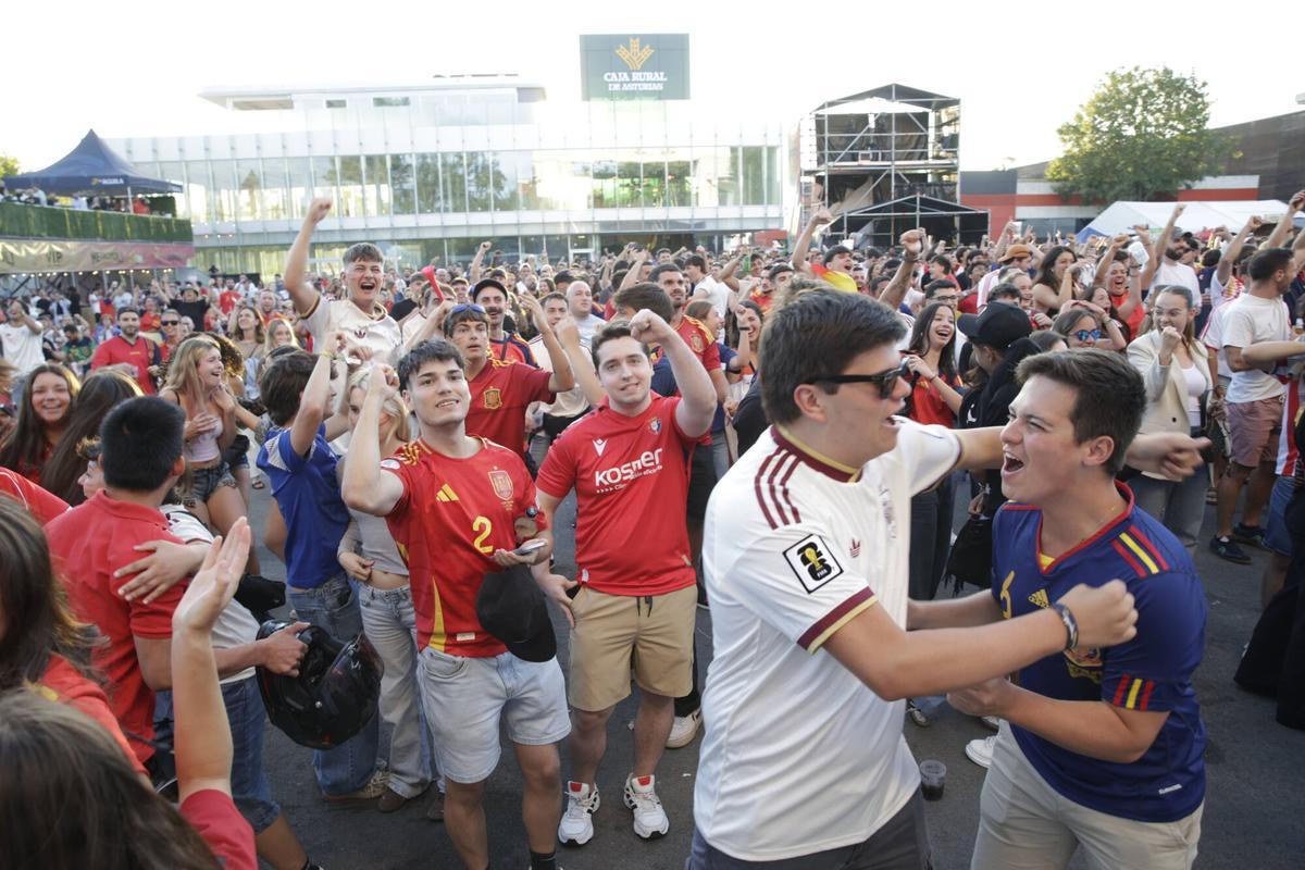 EN IMÁGENES: Metrópoli vibra con el primer paso de España hacia el Mundial