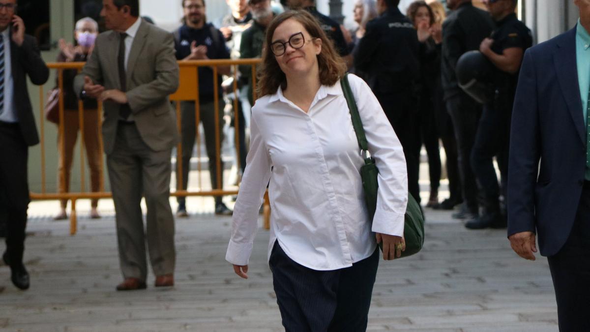 La diputada de la CUP al Parlament Eulàlia Reguant a l&#039;entrada del Tribunal Suprem