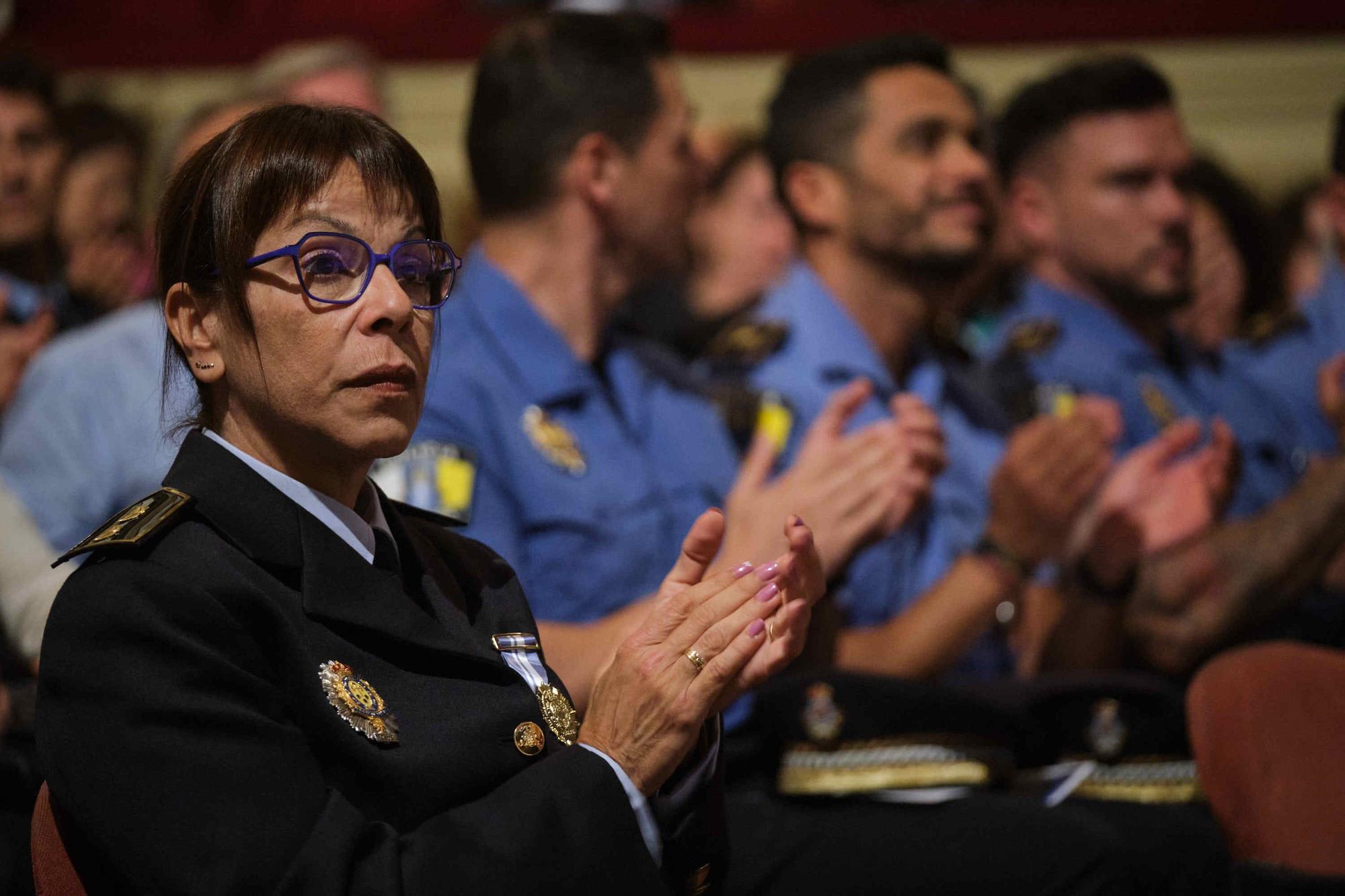Día de la Policía, con homenajes a agentes y vecinos de Santa Cruz