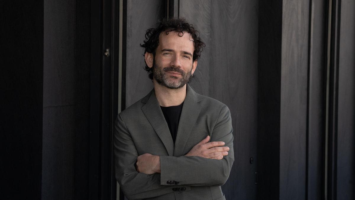 El cineasta y escritor Luis López Carrasco, ganador del premio Herralde